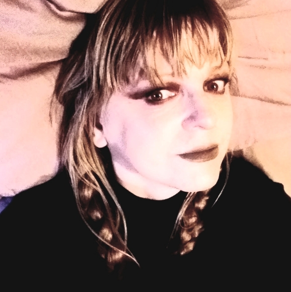 Meet your Posher, Amy - Picture 1 of 1